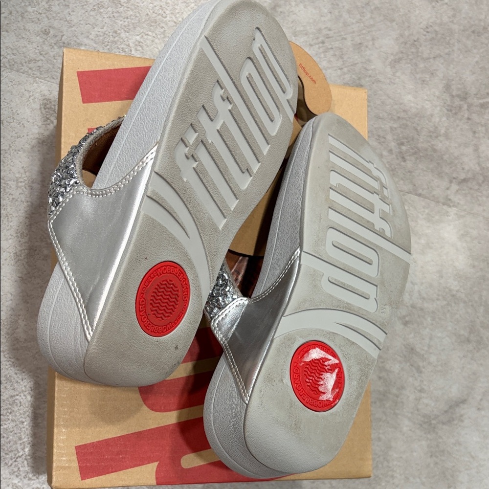 FitFlop “LuLu” Shimmer Foil Thongs size 6 - Picture 3 of 6